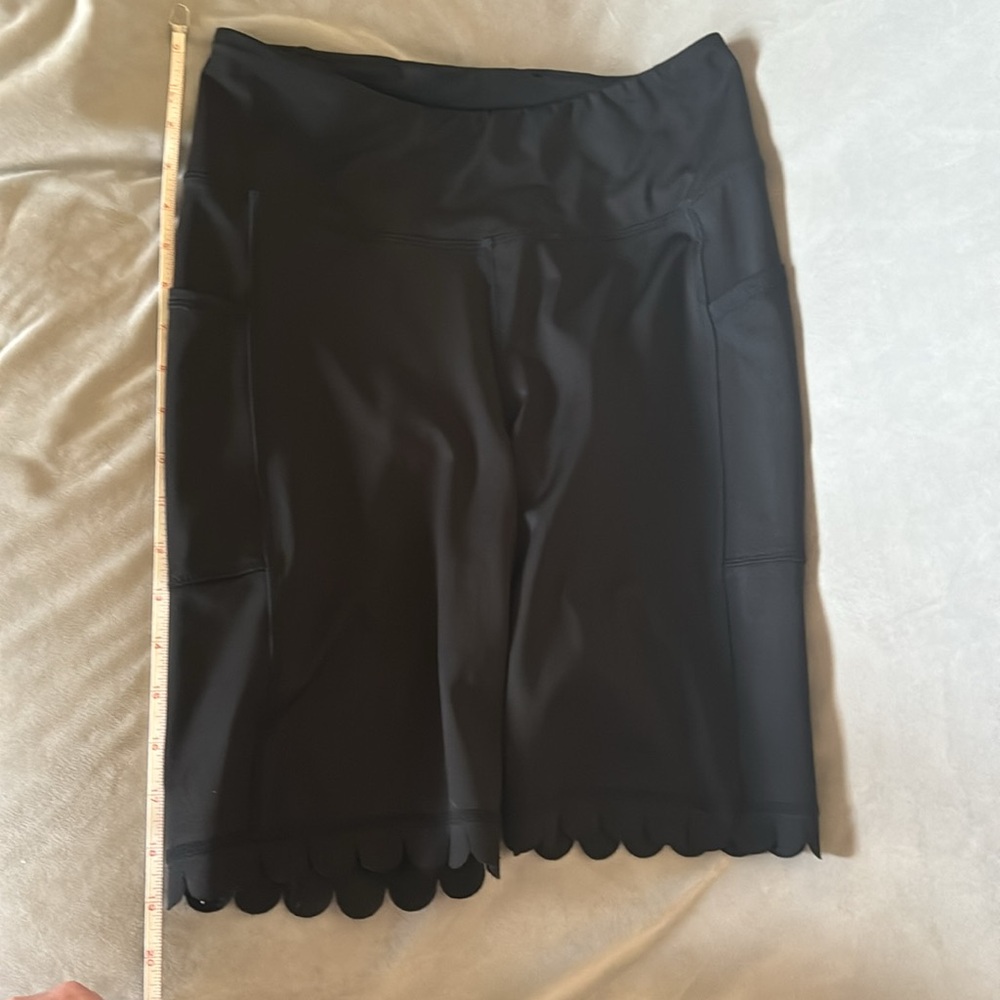 Crown & Ivy bike/workout shorts size small